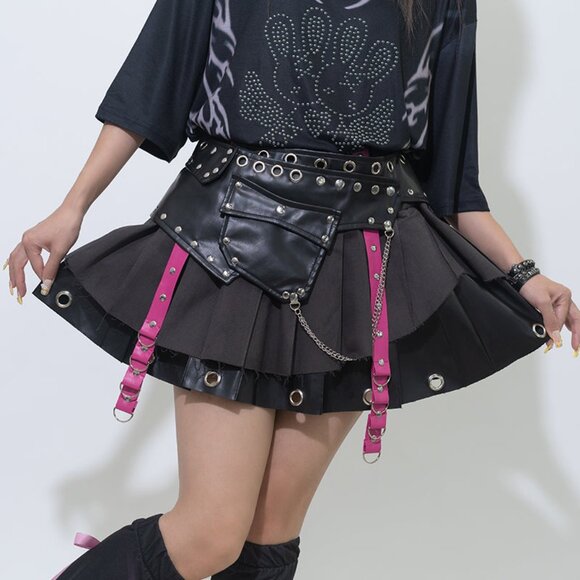 ACDC RAG - Nightmare Black Leather Pleated Skirt - Picture 2 of 8
